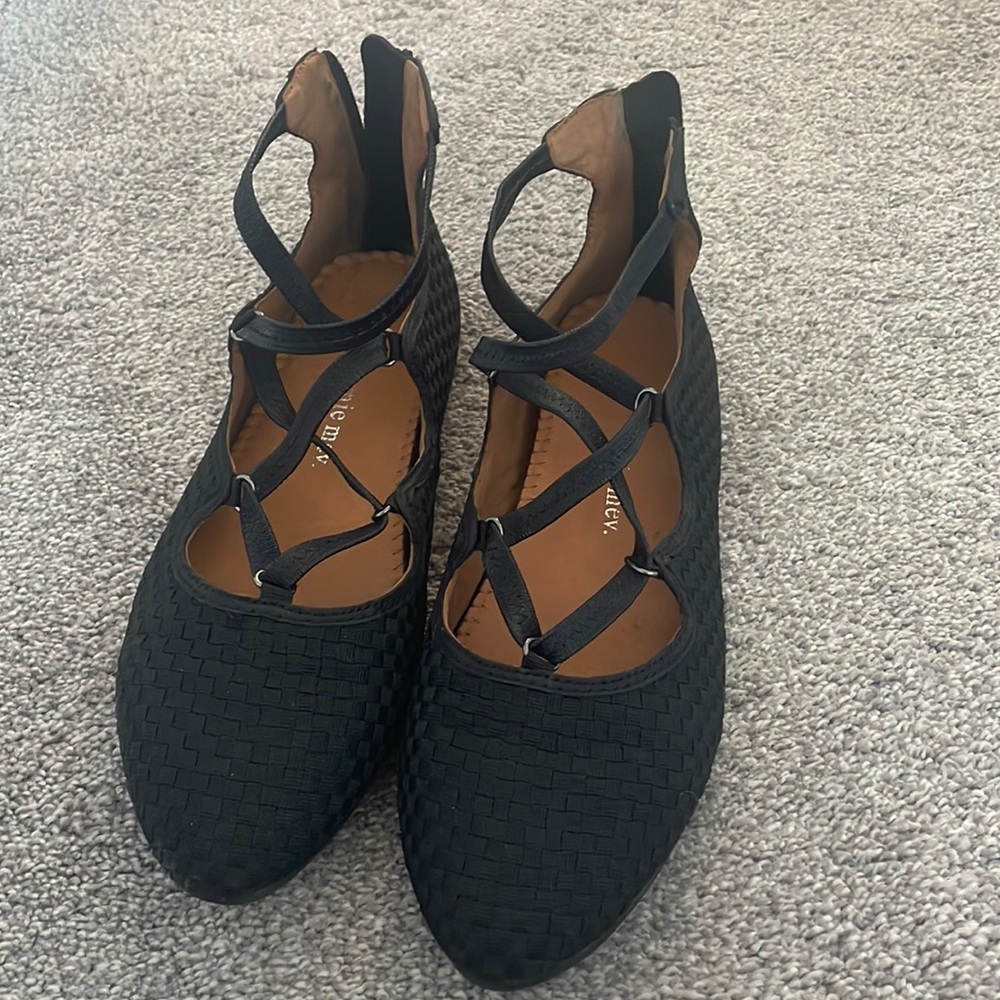 Bernie Mev black flats